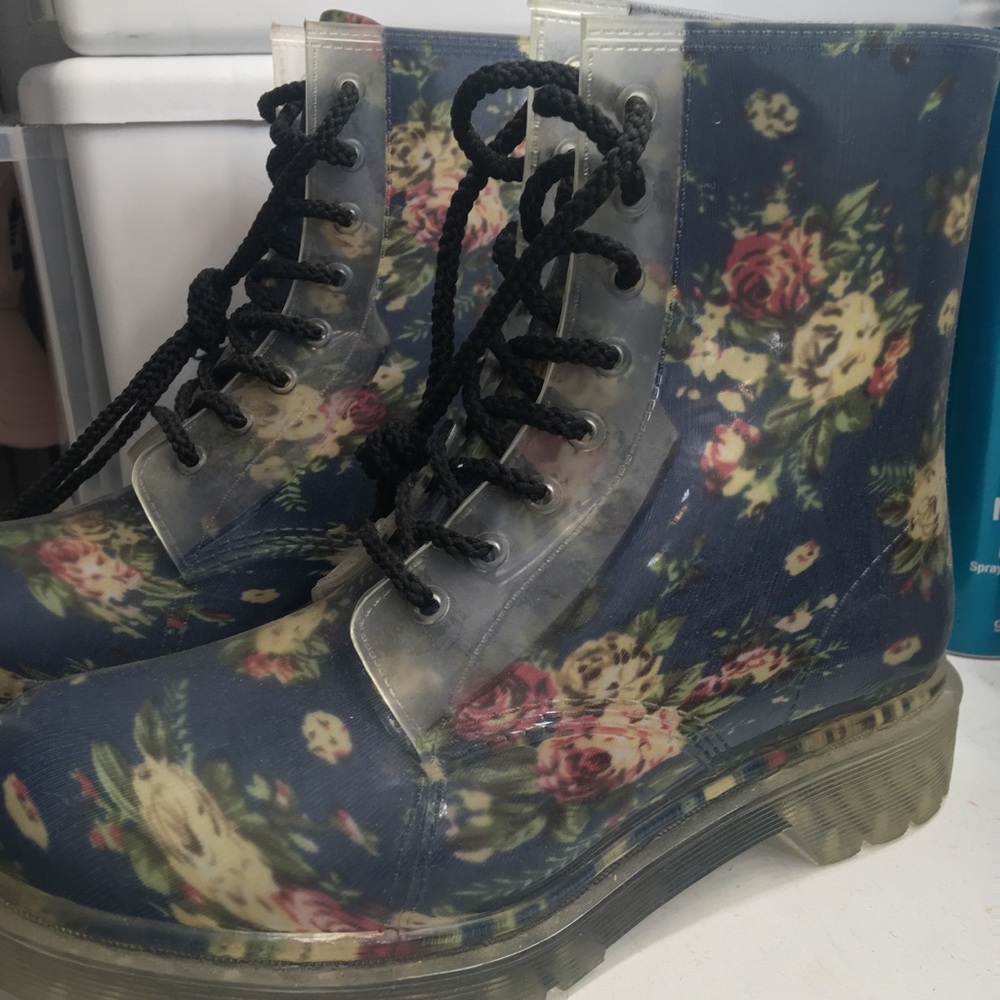 Floral rain boots - Picture 2 of 3